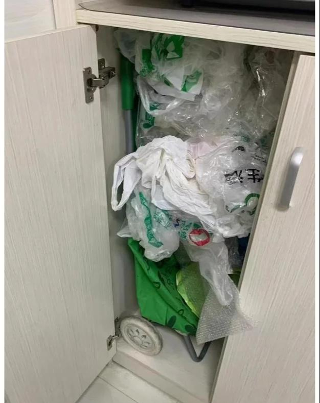 Ngoài 50 tuổi, đừng tiếc 6 món đồ này - buông bỏ đi bạn sẽ thấy nhà cửa gọn gàng, tinh thần nhẹ nhõm hẳn - Ảnh 2.